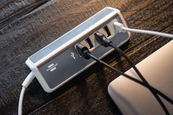 brennenstuhl®estilo USB charger with quick charging technology